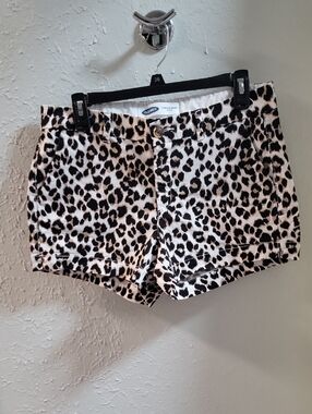 Old Navy Leopard Print Mid-Rise Shorts - Black & Cream